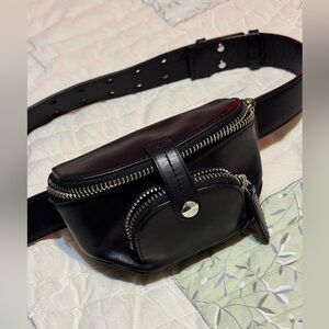 Alexander Wang Black Leather Belt Bag

Alexander Wang Runway Mini Fanny Pack 57